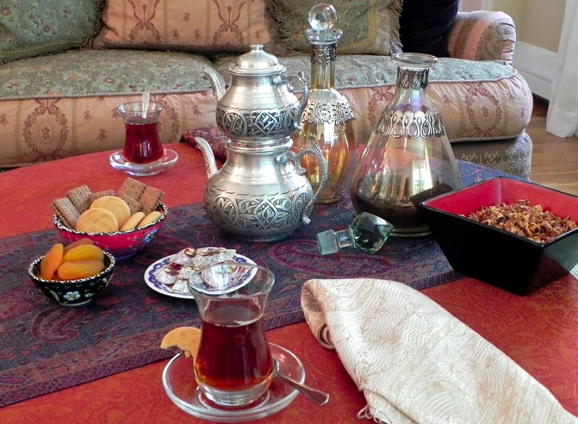 Turkiškas vakarėlis su arbata